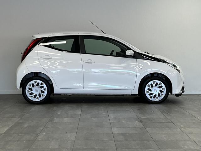Toyota AYGO 1.0 VVT-i x-play | 1e-EIG. | CAMERA | NAVI |