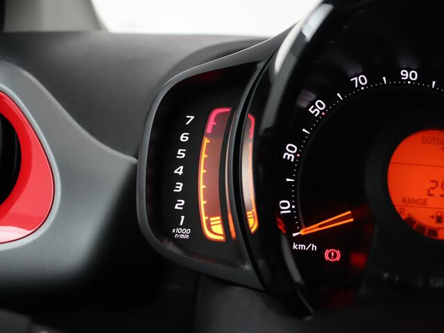 Toyota AYGO 1.0 VVT-i x-play | Apple Carplay & Android Auto | Airco | Parkeercamera achter |