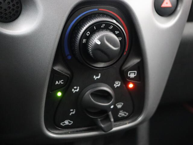 Toyota AYGO 1.0 VVT-i x-play | Apple Carplay & Android Auto | Airco | Parkeercamera achter |