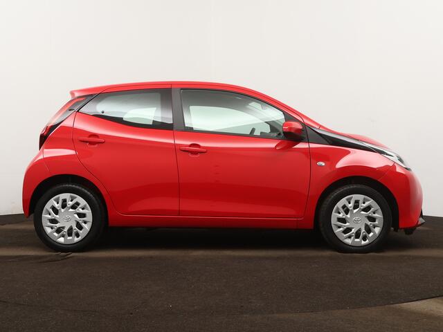 Toyota AYGO 1.0 VVT-i x-play | Apple Carplay & Android Auto | Airco | Parkeercamera achter |