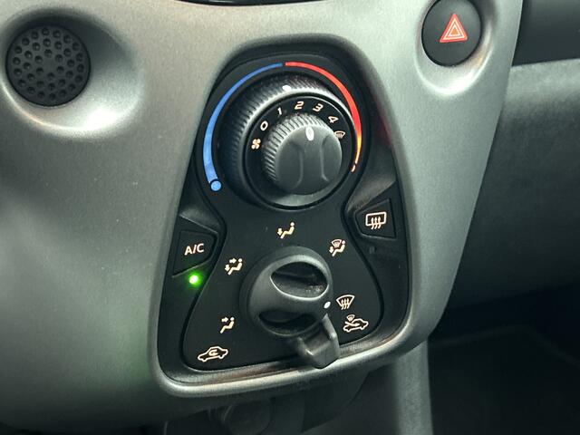 Toyota AYGO 1.0 VVT-i x-play | Dealer onderhouden |