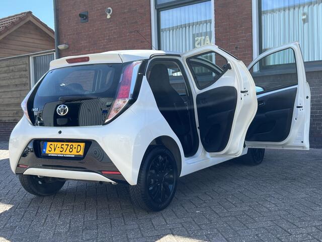Toyota AYGO 1.0 VVT-i x-nav | CAMERA | NAVI | BLUETOOTH | AIRCO |