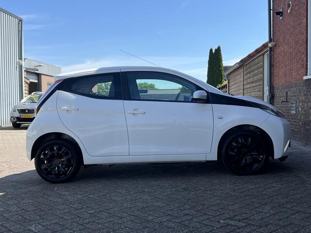 Toyota AYGO 1.0 VVT-i x-nav | CAMERA | NAVI | BLUETOOTH | AIRCO |