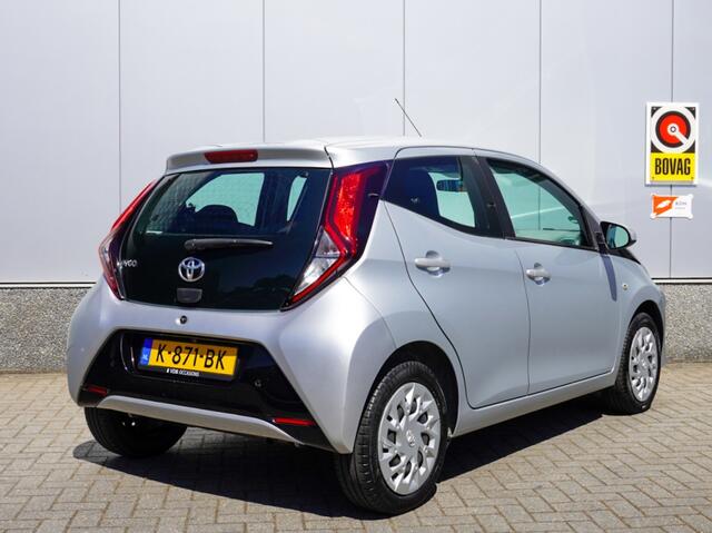 Toyota AYGO 1.0 VVT-i x-play Automaat | Navigatie | Cruise | NAP | Airco