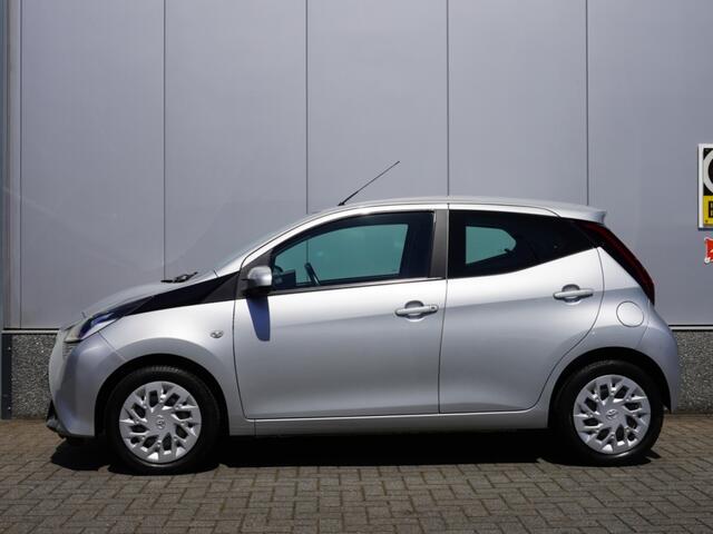 Toyota AYGO 1.0 VVT-i x-play Automaat | Navigatie | Cruise | NAP | Airco