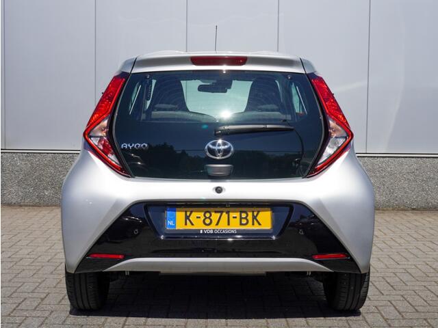 Toyota AYGO 1.0 VVT-i x-play Automaat | Navigatie | Cruise | NAP | Airco