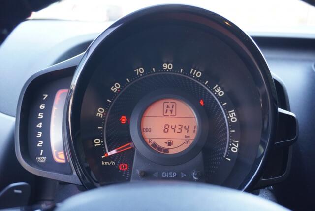 Toyota AYGO 1.0 VVT-i x-play Automaat | Navigatie | Cruise | NAP | Airco