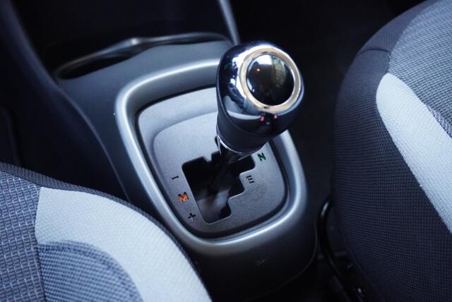 Toyota AYGO 1.0 VVT-i x-play Automaat | Navigatie | Cruise | NAP | Airco