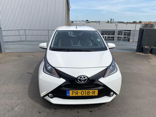 Toyota AYGO 1.0 VVT-i x-play | Airconditioning | Achteruitrij camera | Bluetooth telefoonvoorbereiding | Centrale deurvergrendeling met afstandsbediening |