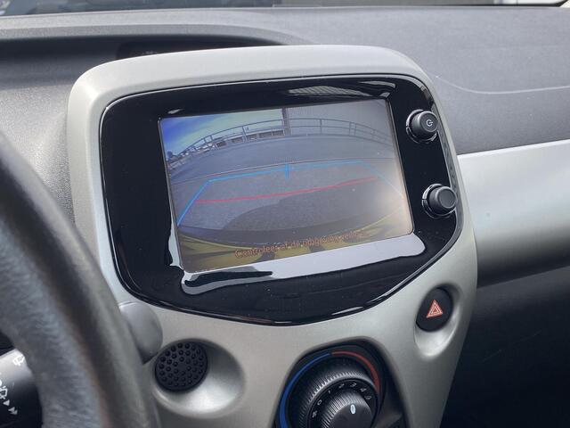 Toyota AYGO 1.0 VVT-i x-play | Airconditioning | Achteruitrij camera | Bluetooth telefoonvoorbereiding | Centrale deurvergrendeling met afstandsbediening |