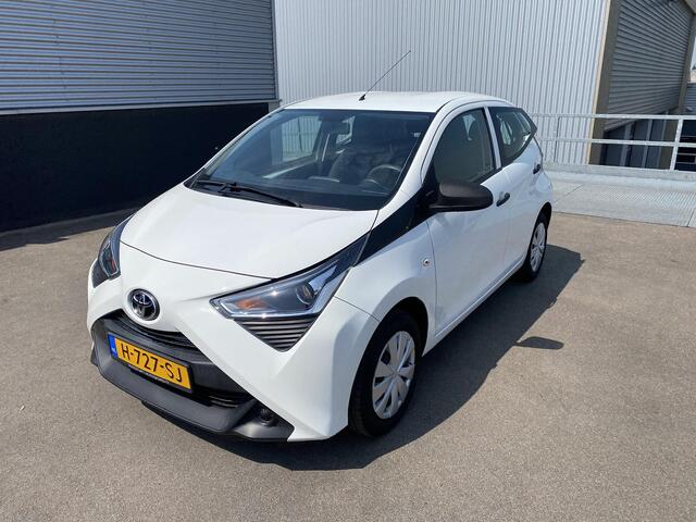 Toyota AYGO 1.0 VVT-i x-fun | Airconditioning | Uitstelbare zijruiten achter | Bluetooth telefoonvoorbereiding | Centrale deurvergrendeling met afstandsbediening |