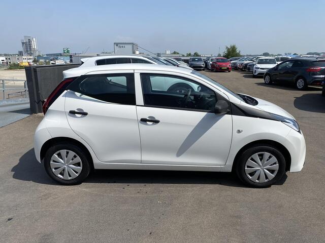 Toyota AYGO 1.0 VVT-i x-fun | Airconditioning | Uitstelbare zijruiten achter | Bluetooth telefoonvoorbereiding | Centrale deurvergrendeling met afstandsbediening |