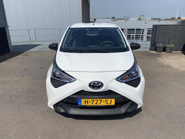 Toyota AYGO 1.0 VVT-i x-fun | Airconditioning | Uitstelbare zijruiten achter | Bluetooth telefoonvoorbereiding | Centrale deurvergrendeling met afstandsbediening |
