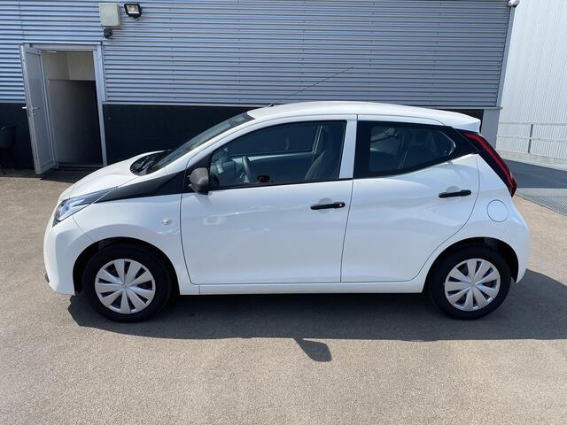 Toyota AYGO 1.0 VVT-i x-fun | Airconditioning | Uitstelbare zijruiten achter | Bluetooth telefoonvoorbereiding | Centrale deurvergrendeling met afstandsbediening |