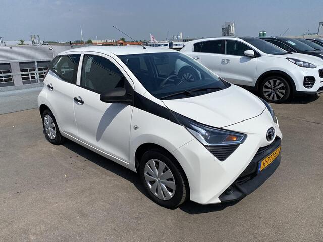 Toyota AYGO 1.0 VVT-i x-fun | Airconditioning | Uitstelbare zijruiten achter | Bluetooth telefoonvoorbereiding | Centrale deurvergrendeling met afstandsbediening |