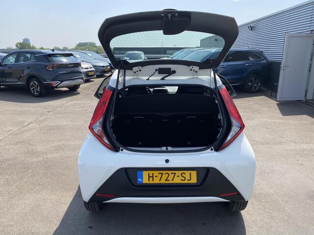Toyota AYGO 1.0 VVT-i x-fun | Airconditioning | Uitstelbare zijruiten achter | Bluetooth telefoonvoorbereiding | Centrale deurvergrendeling met afstandsbediening |