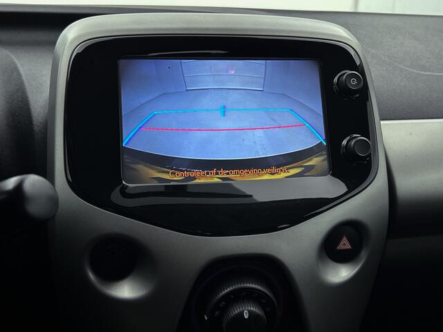 Toyota AYGO 1.0 VVT-i x-play | 1e Eigenaar | Dealer Onderhouden | Navigatie | Camera | Airco |