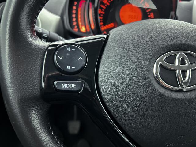 Toyota AYGO 1.0 VVT-i x-play | 1e Eigenaar | Dealer Onderhouden | Navigatie | Camera | Airco |