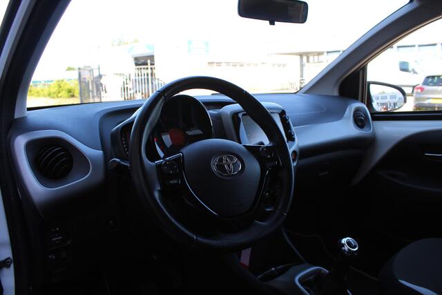 Toyota AYGO 1.0 VVT-i x-sport | Rijklaar | Camera | Airco | Radio/USB/AUX-speler | Bluetooth | Allseason