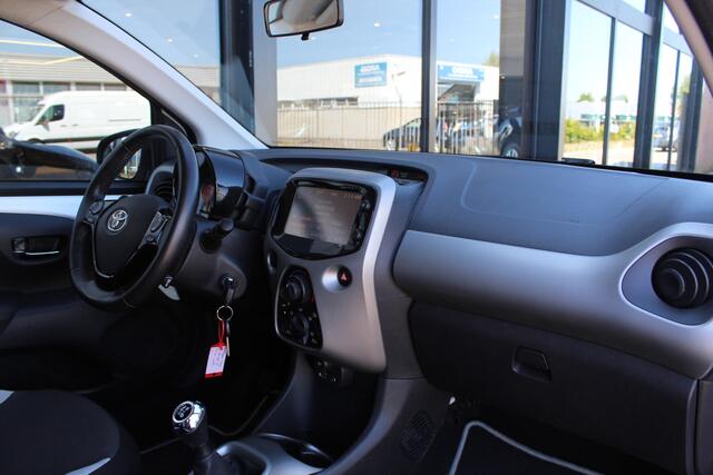 Toyota AYGO 1.0 VVT-i x-sport | Rijklaar | Camera | Airco | Radio/USB/AUX-speler | Bluetooth | Allseason