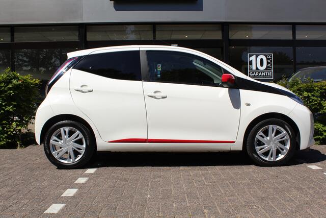 Toyota AYGO 1.0 VVT-i x-sport | Rijklaar | Camera | Airco | Radio/USB/AUX-speler | Bluetooth | Allseason