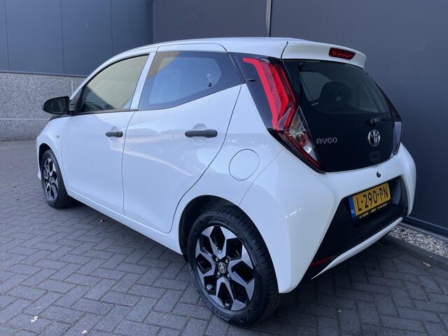 Toyota AYGO 1.0 VVT-i x-fun Airco - Bluetooth - Cruise control - MF stuurwiel - Licht metalen velgen - Centrale deurvergrendeling