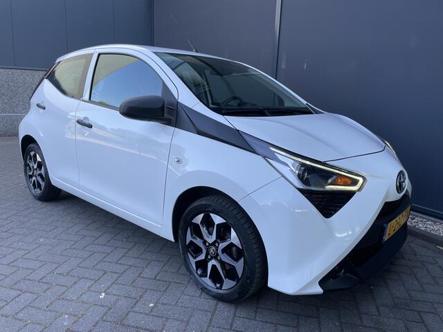 Toyota AYGO 1.0 VVT-i x-fun Airco - Bluetooth - Cruise control - MF stuurwiel - Licht metalen velgen - Centrale deurvergrendeling
