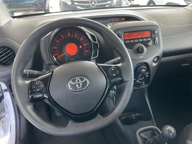 Toyota AYGO 1.0 VVT-i x-fun Airco - Bluetooth - Cruise control - MF stuurwiel - Licht metalen velgen - Centrale deurvergrendeling