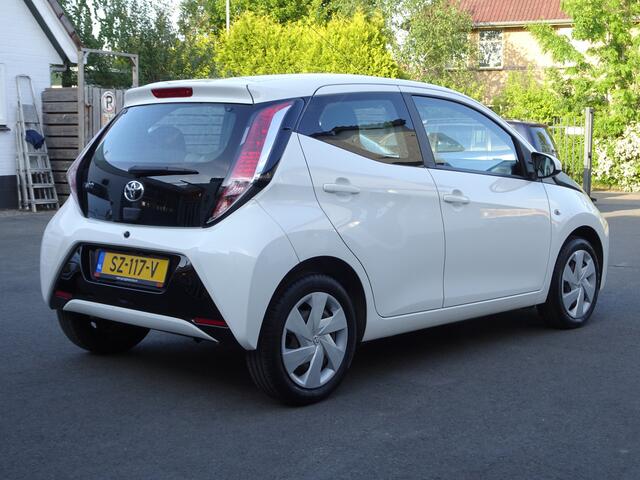 Toyota AYGO 1.0 VVT-i x-nav Airco, navigatie, elektr spiegels, achteruitrijcamera, mistlampen voor, enz.