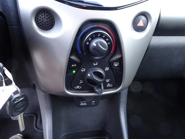 Toyota AYGO 1.0 VVT-i x-nav Airco, navigatie, elektr spiegels, achteruitrijcamera, mistlampen voor, enz.