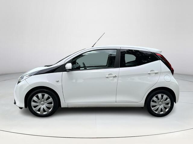 Toyota AYGO 1.0 VVT-i x-play | Navigatie | Bluetooth | Parkeercamera | Airco | Elektrische buitenspiegels |