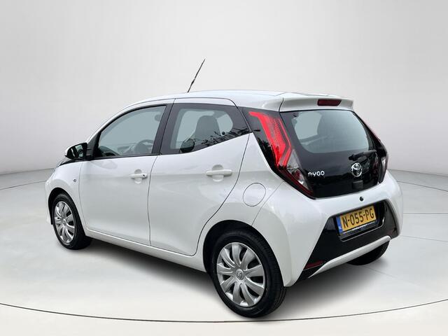 Toyota AYGO 1.0 VVT-i x-play | Navigatie | Bluetooth | Parkeercamera | Airco | Elektrische buitenspiegels |