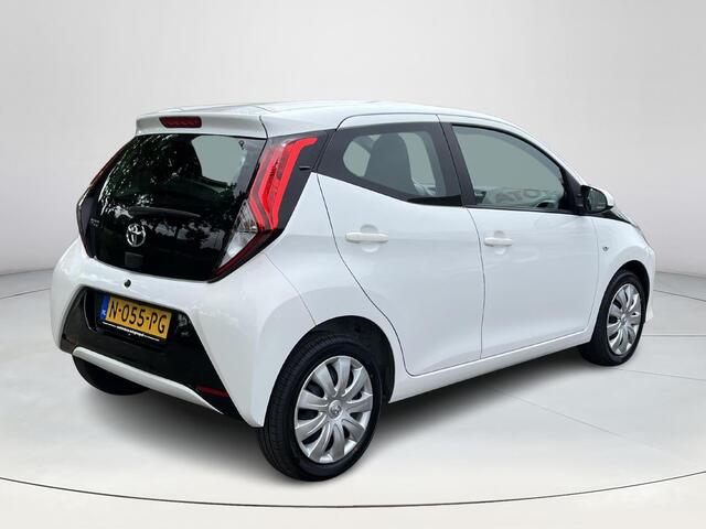 Toyota AYGO 1.0 VVT-i x-play | Navigatie | Bluetooth | Parkeercamera | Airco | Elektrische buitenspiegels |