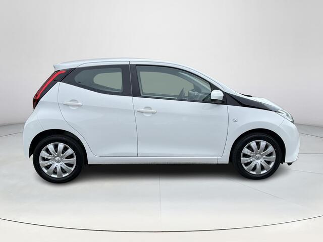 Toyota AYGO 1.0 VVT-i x-play | Navigatie | Bluetooth | Parkeercamera | Airco | Elektrische buitenspiegels |