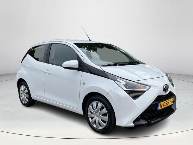 Toyota AYGO 1.0 VVT-i x-play | Navigatie | Bluetooth | Parkeercamera | Airco | Elektrische buitenspiegels |
