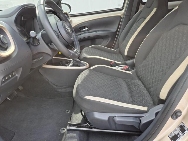 Toyota AYGO X 1.0 VVT-i S-CVT Play Automaat / Navigatie via Apple Carplay of Android Auto / Airco / Adaptief CC / Lichtmetalen wielen 17" / Elektrische ramen voor /