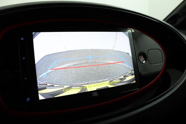 Toyota AYGO X 1.0 VVT-i CVT Undercover | By Jun Takahashi | JBL | Navigatie | Adaptive Cruise Control | Keyless Entry |