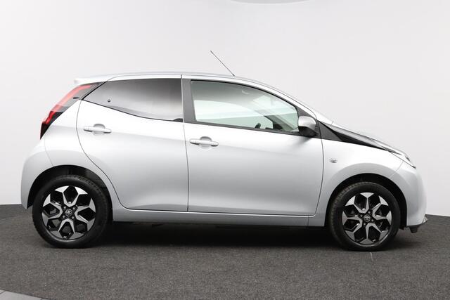 Toyota AYGO 1.0 VVT-i x-joy | Climate Control | Camera | Carplay/Android auto |