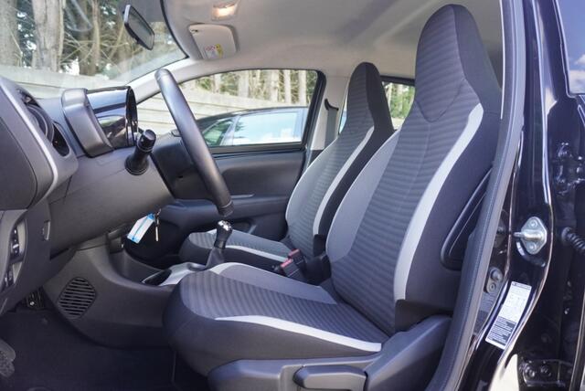 Toyota AYGO 1.0 VVT-i x-play ltd Navi | Camera | Airco | NAP