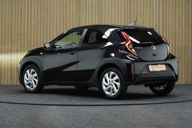 Toyota AYGO X 1.0 VVT-i S-CVT Automaat Pulse Facelift | Direct Leverbaar! | Adaptive-cruise | Apple Carplay & Android Auto | Camera | Maps Navigatie | Full led | Clima | LM Velgen 17 Inch