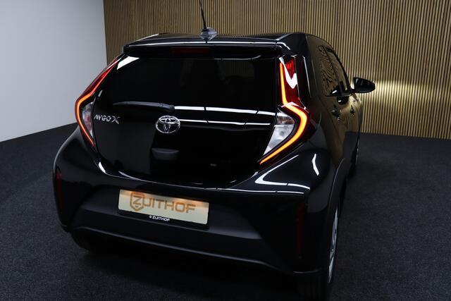Toyota AYGO X 1.0 VVT-i S-CVT Automaat Pulse Facelift | Direct Leverbaar! | Adaptive-cruise | Apple Carplay & Android Auto | Camera | Maps Navigatie | Full led | Clima | LM Velgen 17 Inch