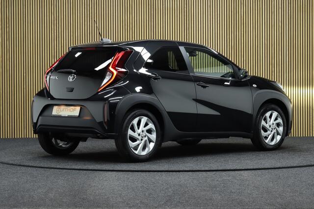 Toyota AYGO X 1.0 VVT-i S-CVT Automaat Pulse Facelift | Direct Leverbaar! | Adaptive-cruise | Apple Carplay & Android Auto | Camera | Maps Navigatie | Full led | Clima | LM Velgen 17 Inch