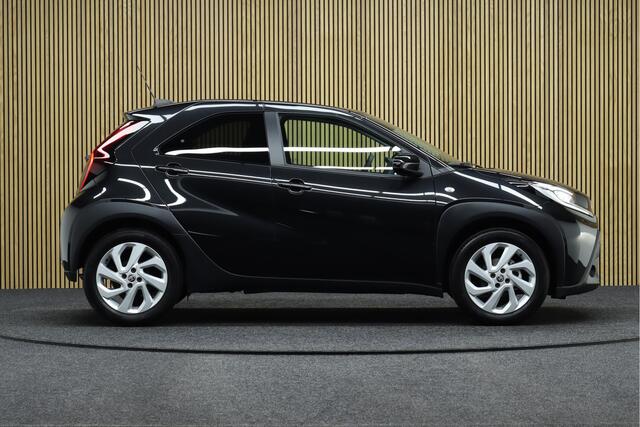 Toyota AYGO X 1.0 VVT-i S-CVT Automaat Pulse Facelift | Direct Leverbaar! | Adaptive-cruise | Apple Carplay & Android Auto | Camera | Maps Navigatie | Full led | Clima | LM Velgen 17 Inch