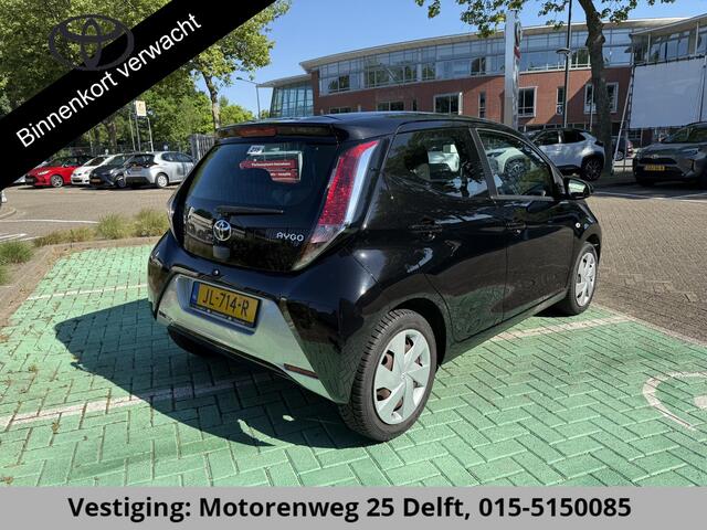 Toyota AYGO 1.0 X-PLAY AUTOMAAT.2e EIG. GARANTIE 2026 100% ONDERHOUDEN. AIRCO . CAMERA . BLUETOOTH.