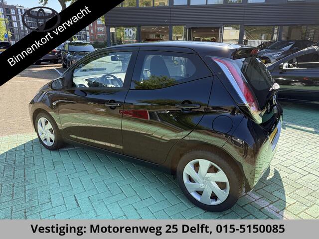 Toyota AYGO 1.0 X-PLAY AUTOMAAT.2e EIG. GARANTIE 2026 100% ONDERHOUDEN. AIRCO . CAMERA . BLUETOOTH.