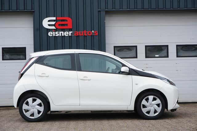 Toyota AYGO 1.0 VVT-i x-play | CAMERA | BLUETOOTH |