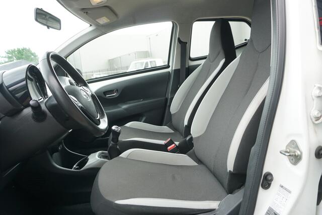 Toyota AYGO 1.0 VVT-i x-play | CAMERA | BLUETOOTH |