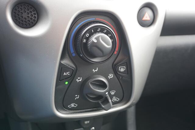 Toyota AYGO 1.0 VVT-i x-play | CAMERA | BLUETOOTH |