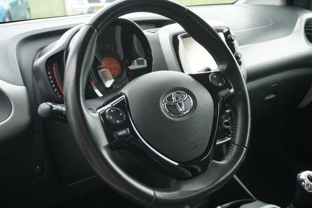 Toyota AYGO 1.0 VVT-i x-play | CAMERA | BLUETOOTH |