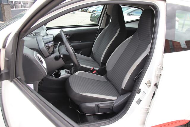 Toyota AYGO 1.0 VVT-i x-play Sparco Carplay-Camera, NL auto, nieuwstaat!! Lente aanbieding!